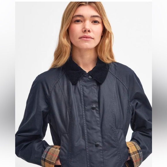 Barbour Classic Beadnell Waxed Navy Utility Jacket - Picture 12 of 17